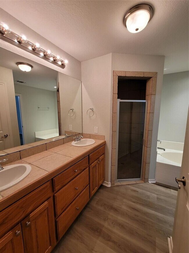 Building Photo - 3 BR/2BA | Single Family Home with large lot | 2-Car Garage | Large fenced backyard