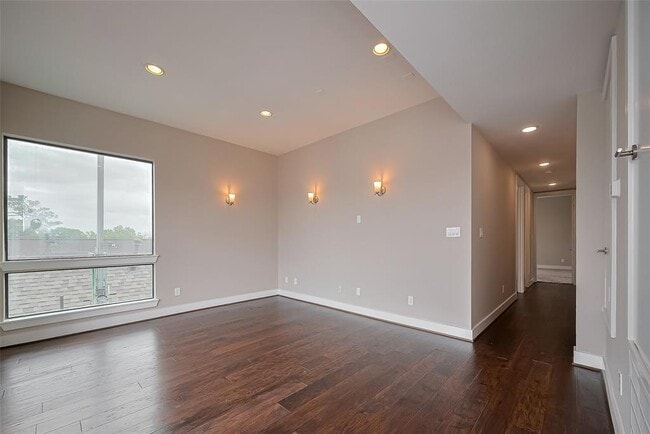 Building Photo - 1305 Laird St