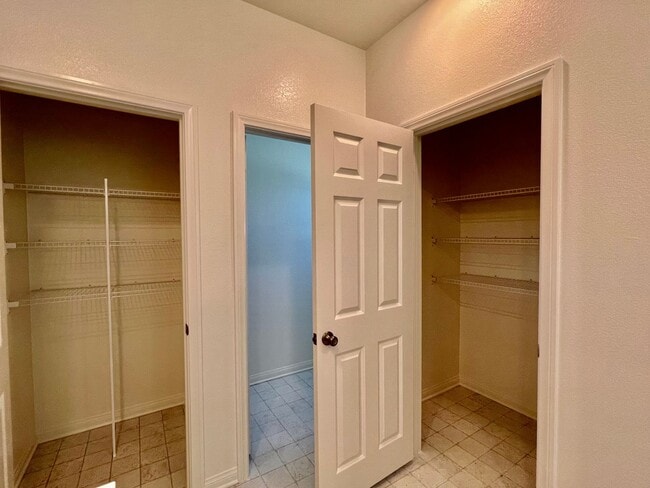 Building Photo - Recently built SINGLE STORY 4 bed, 2 bath, plus office - Riverside