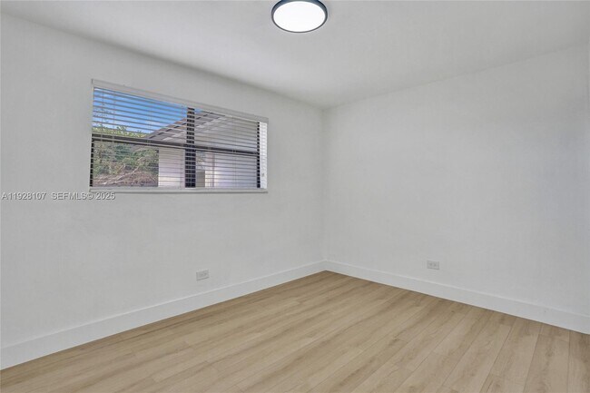 Building Photo - 1960 SW 68th Way