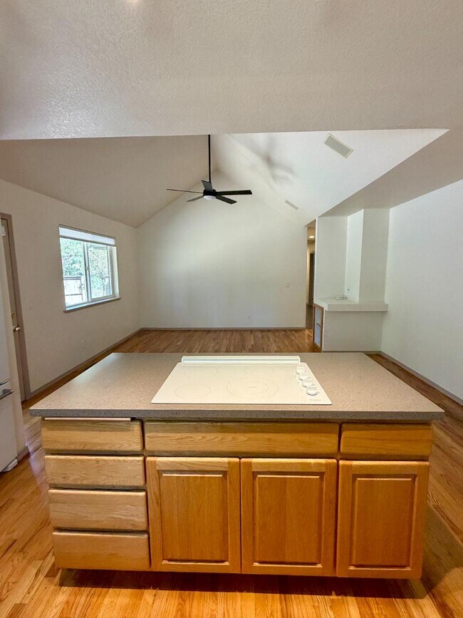 Building Photo - 61171 Minaret Cir