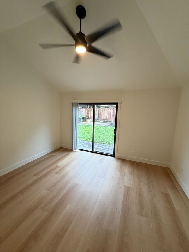 Building Photo - South Napa 3 Bedroom in Court