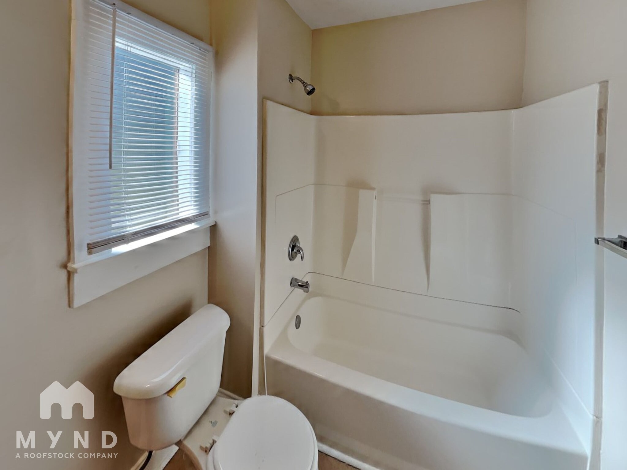 Building Photo - 2632 Shamrock Dr