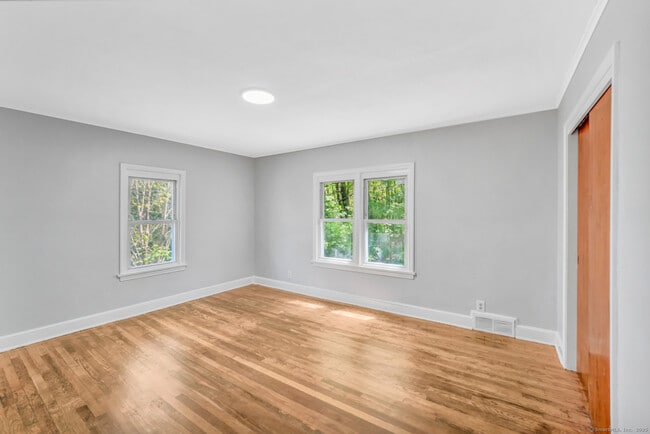 Building Photo - 43 Moorland Ave