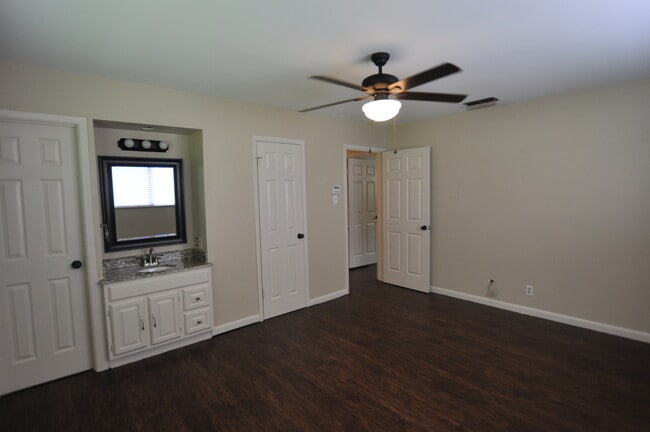 Building Photo - Coming Soon! 3 bedroom in the heart of Sou...