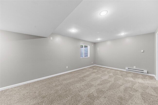 Building Photo - 467 Parkgate Dr