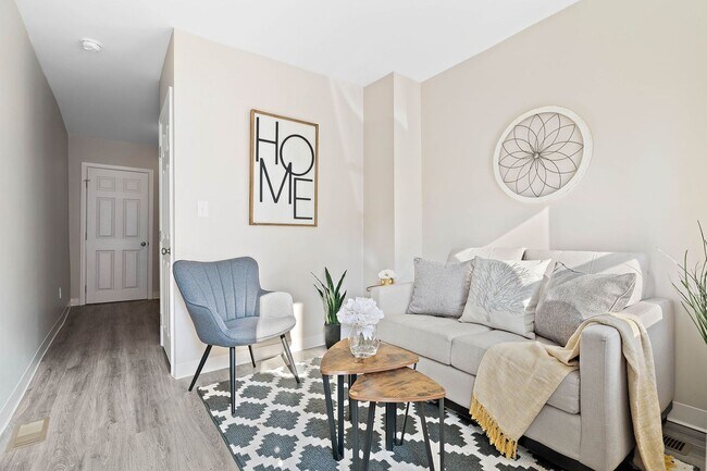 Building Photo - 1 Bedroom 1 Bath Townhouse for rent