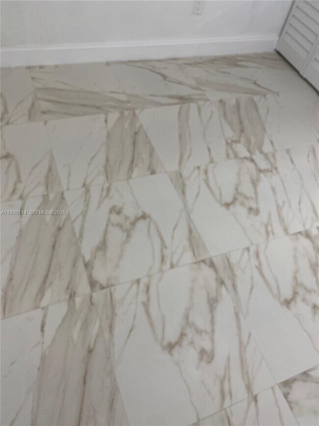 Building Photo - 2122 NW 5th St