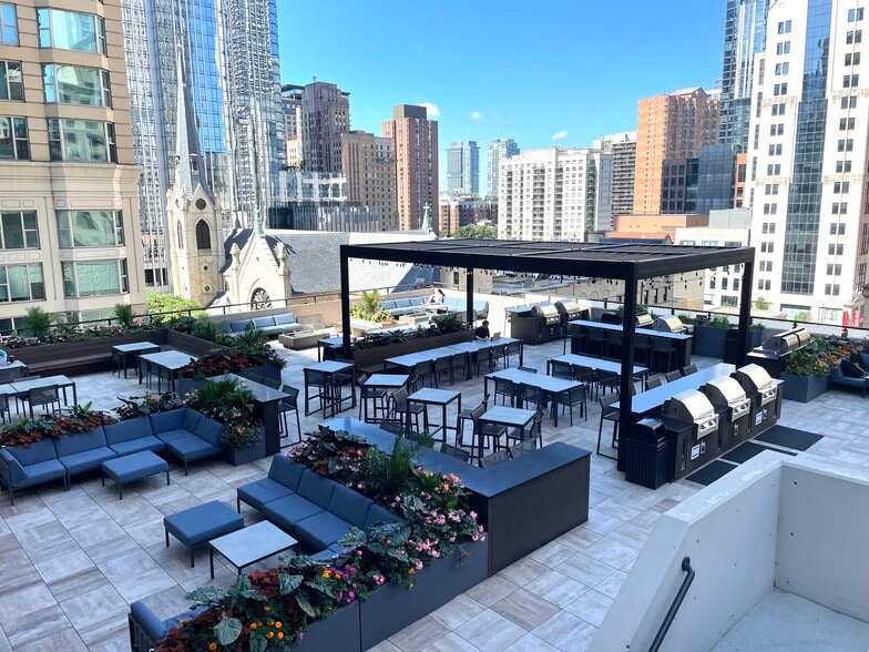 Building Photo - 30 E Huron St