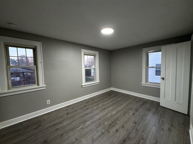 Building Photo - 11104 Lincoln Ave