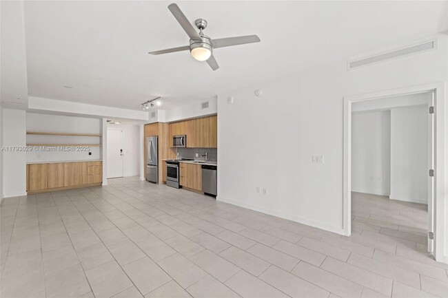 Building Photo - 2150 N Bayshore Dr