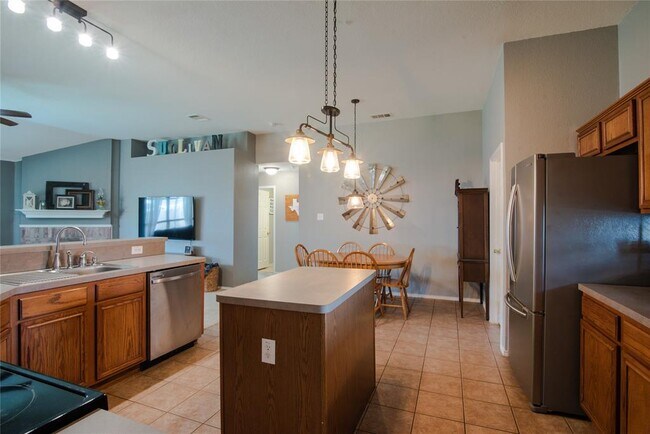 Building Photo - 113 Windsor-