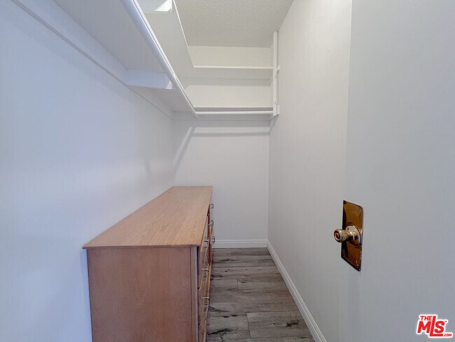 Building Photo - 941 N San Vicente Blvd