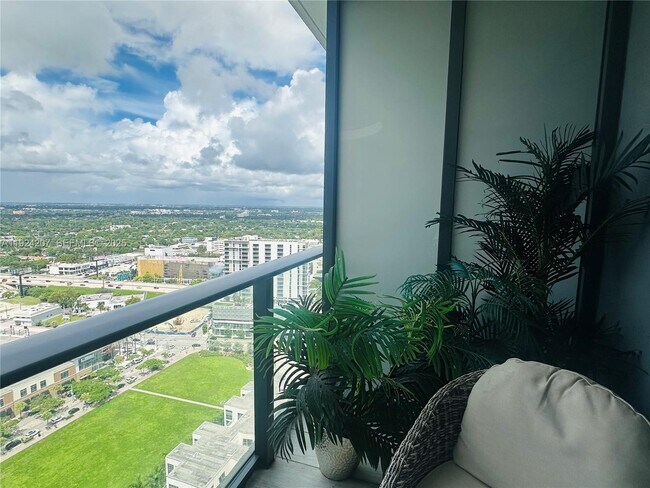 Building Photo - 121 NE 34th St