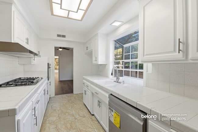 Building Photo - 6539 Petit Ave