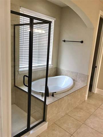 Building Photo - 408 Paluxy Dr