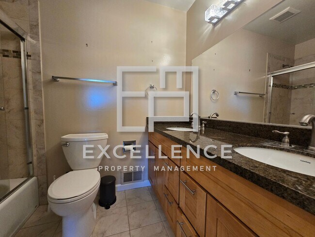 Building Photo - Fabulous 2/2 Duplex with Garage,Cat OK, Patio, Granite Counters and Fireplace