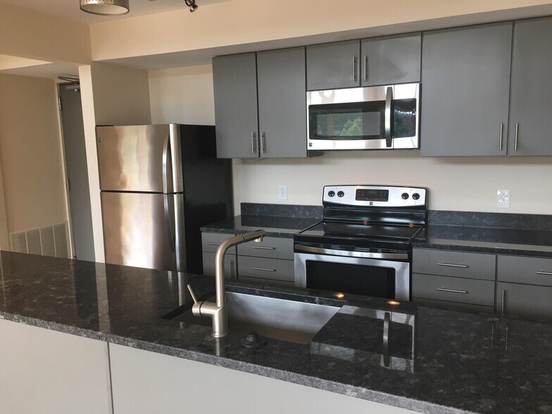 Building Photo - 1600 Jefferson Park Ave