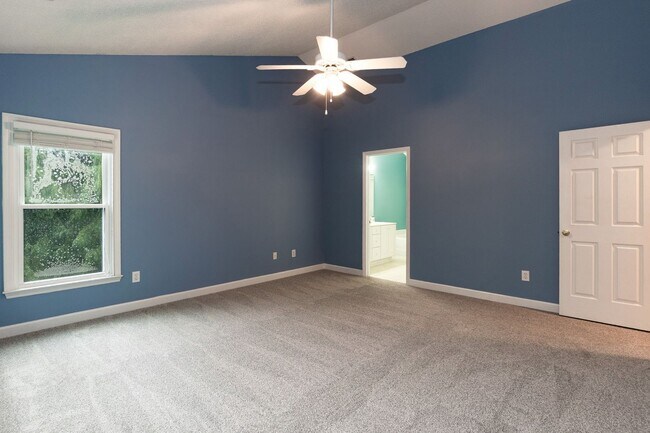 Building Photo - 8 Woodcliff Cir