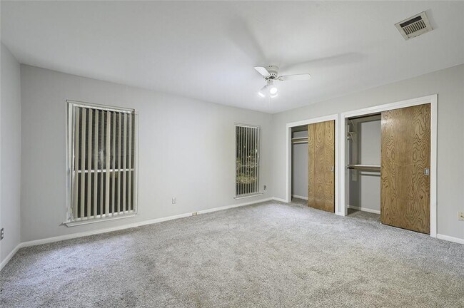 Building Photo - 6305 Shadow Valley Dr