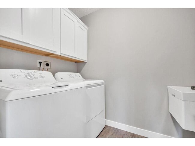 Building Photo - 722 Hilltop Ln