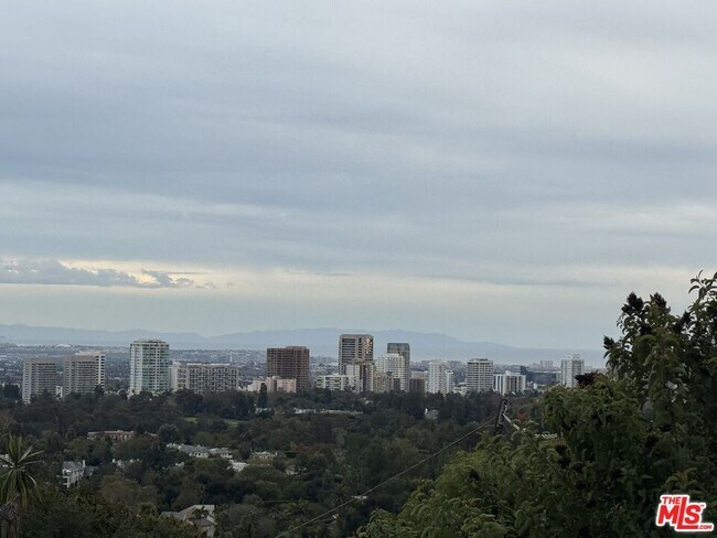 Building Photo - 9920 Beverly Grove Dr
