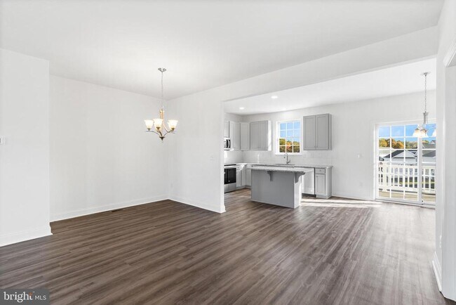 Building Photo - 984 Lorewood Grove Rd