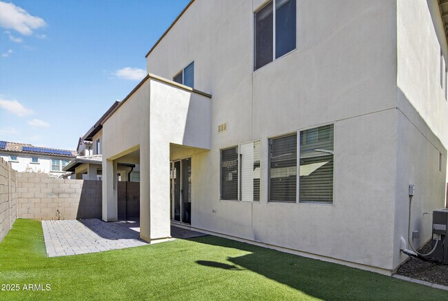 Building Photo - 2350 W Gloria Ln