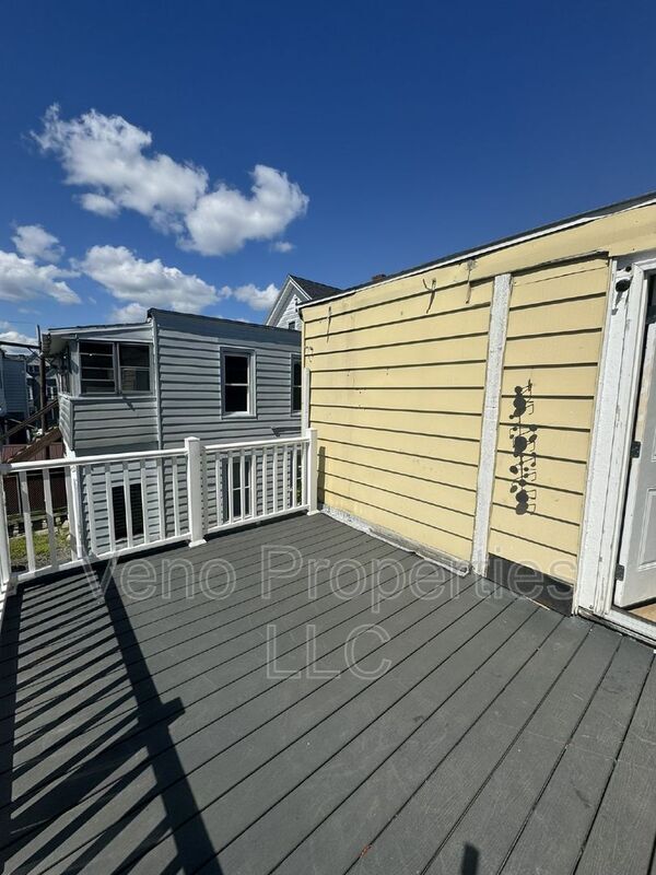 Building Photo - 129 N 3rd Ave