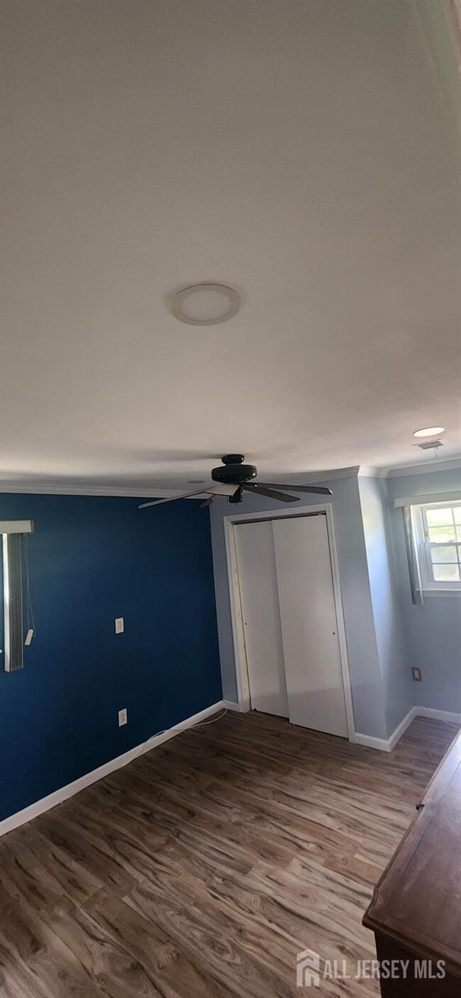 Building Photo - 420 College Dr