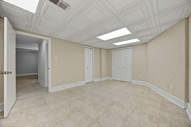 Building Photo - 2132 Dunwoody Glen