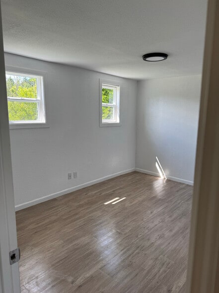 Building Photo - W220N9009 Town Line Rd