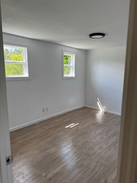 Building Photo - W220N9009 Waukesha V