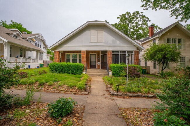Building Photo - 303 N Woodrow St