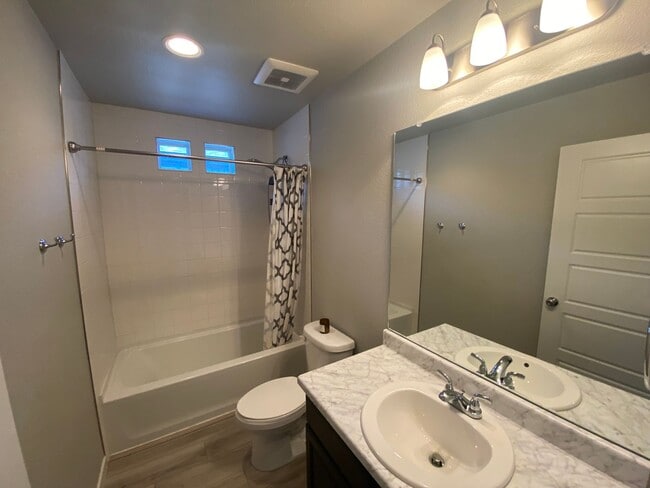 Building Photo - Beautiful 3 bedroom Carriage House in Banning Lewis Ranch!!!!