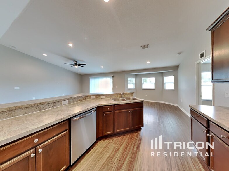 Building Photo - 113 Solis Dr
