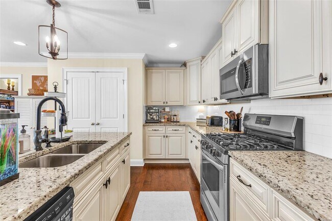 Building Photo - 1808 Mabel Dr