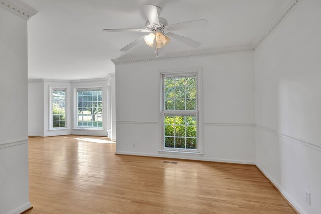 Building Photo - One level living in the heart of Brentwood