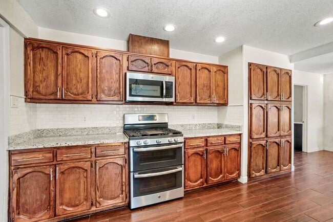 Building Photo - Beautiful, CARPET FREE - 2 Story Home with Refrigerated Air - Two Year Lease Required