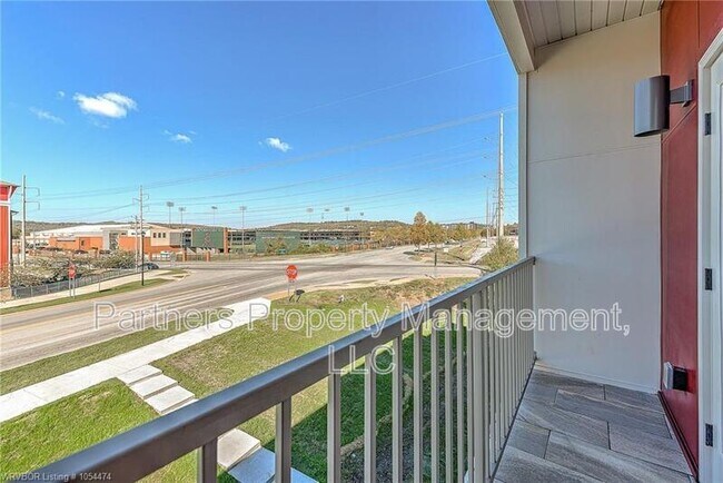 Building Photo - 1768 S Razorback Rd