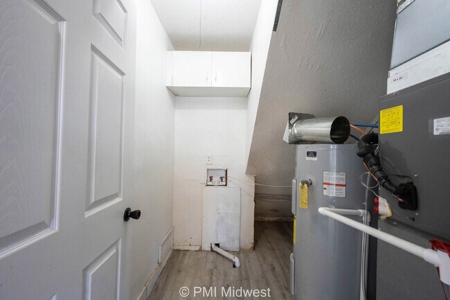 Building Photo - Cozy 2 Bed, 1 Bath Apartment in Indianapol...