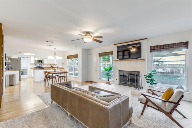 Building Photo - 4002 Biscay Dr