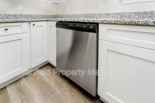 Building Photo - 416 N Hamilton Ave