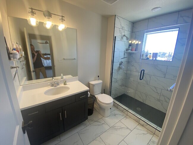 Building Photo - Breathtaking Desert Color 3 bed 2.5 bath townhome for rent!