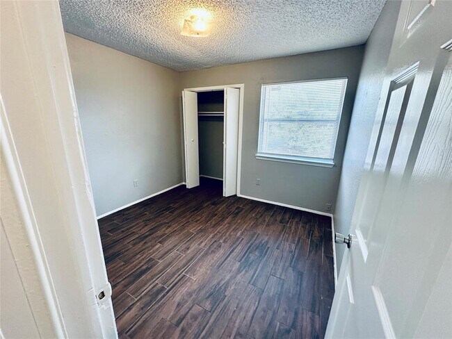Building Photo - 4901 Merritt Cir