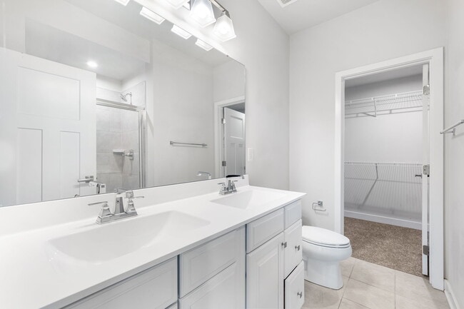 Building Photo - 418 W Tremont Ave