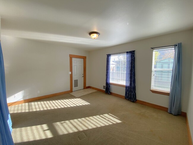 Building Photo - Cozy 2-Bedroom Home for Rent in Chelan, WA!