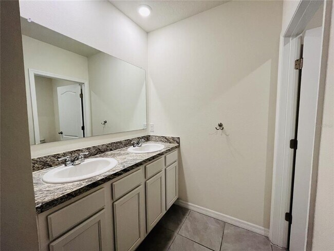 Building Photo - 507 Auburn Grove Terrace