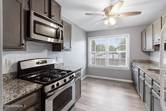 Building Photo - 65 Briarwood Ct