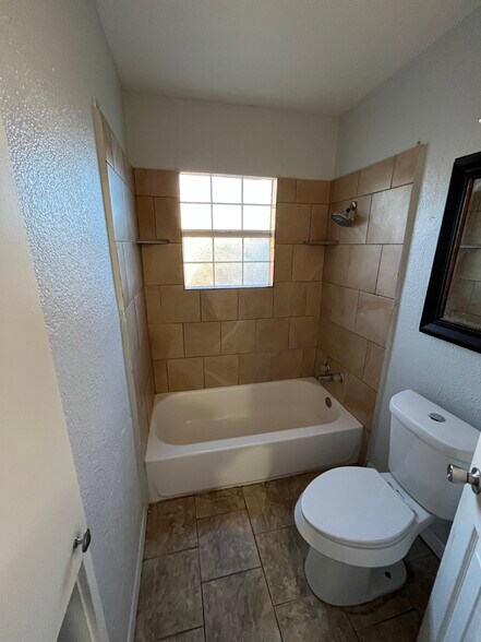 Building Photo - 915 S 8th St